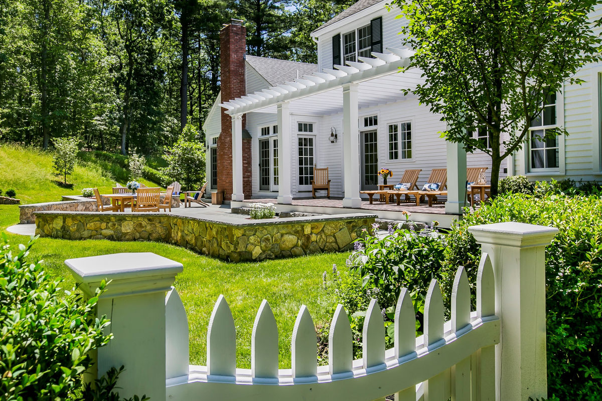 Lincoln Residence - Patio seating area