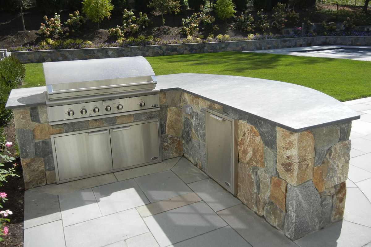 Newton Residence - Outdoor grill and patio