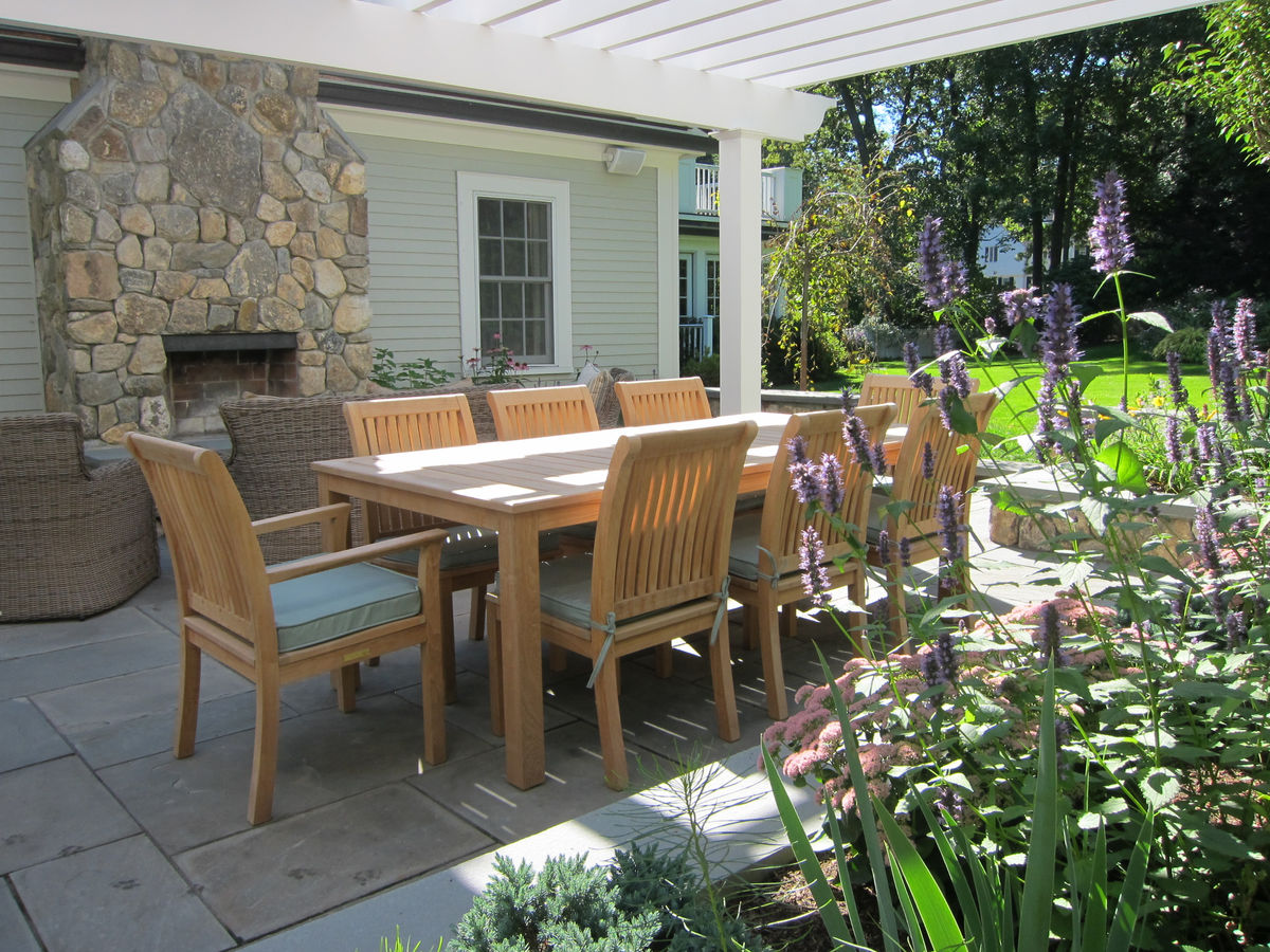 Wellesley Residence - Outdoor fireplace and patio